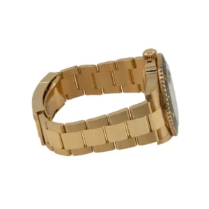 Rolex-Submariner-Date-126618-Yellow-Gold-Black-Dial-Replica-4.webp